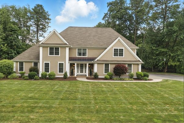 Exterior, Facade, Farmhouse