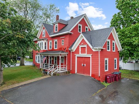 Exterior, Facade, Queen Anne Victorian