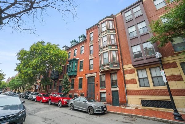 Exterior, Facade, Brick Facade, Rowhouse
