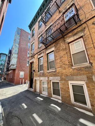 Exterior, Facade, Brick Facade, Rowhouse