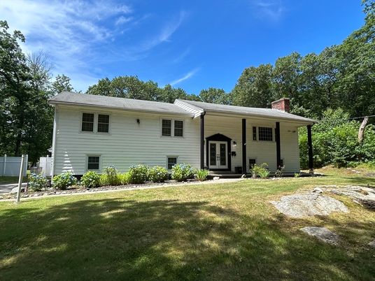 Backyard, Exterior, Facade, Raised Ranch