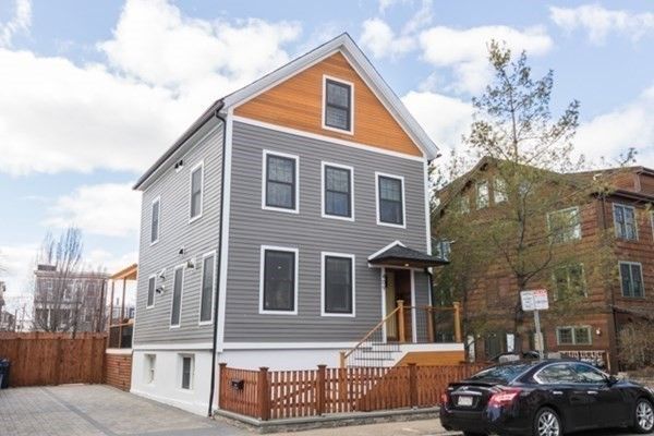 Exterior, Facade, Rowhouse