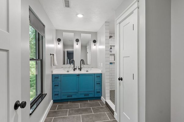 Bathroom, Dual Sink Vanities, Interior, Recessed Lighting