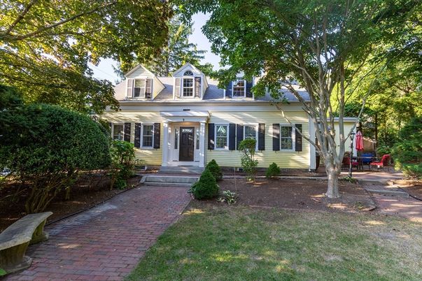Exterior, Facade, Cape Cod