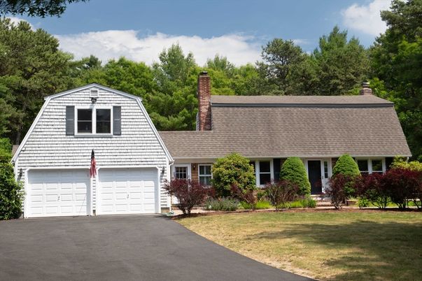 Attached, Exterior, Facade, Cape Cod