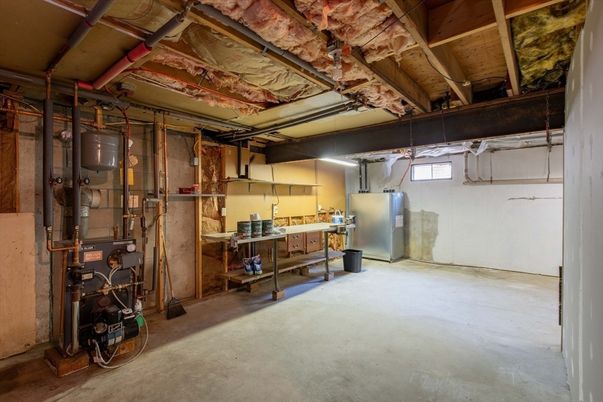 Interior, Washer, Wooden Beams