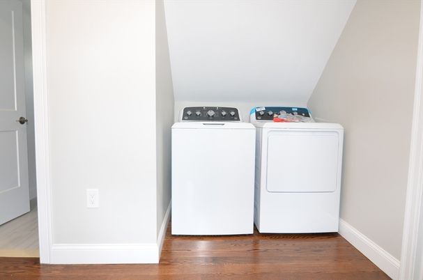 Interior, Utility Closets, Washer, Wood Texture Flooring