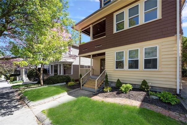 Exterior, Facade, American Foursquare