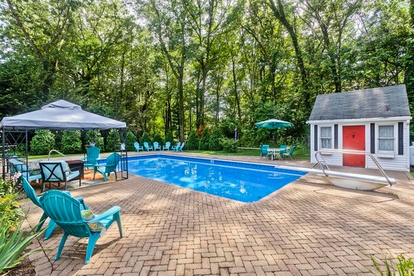 Exterior, Pool
