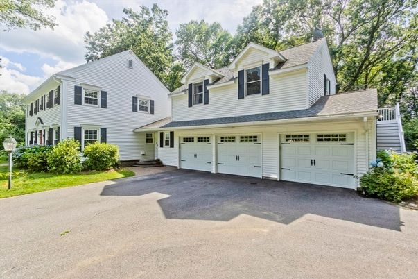 Attached, Exterior, Facade, Farmhouse