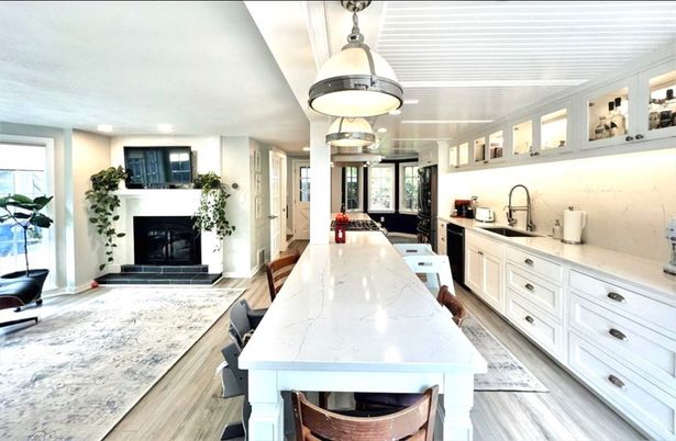 Fireplace, Interior, Kitchen, Pendant Lights, Recessed Lighting, Wood Texture Flooring