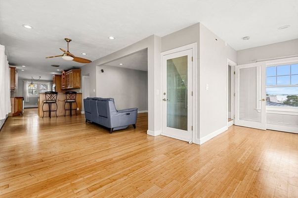 Interior, Recessed Lighting, Wood Texture Flooring