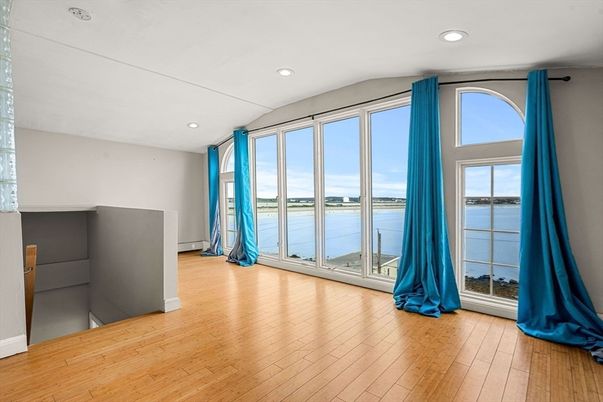Empty room, Interior, Recessed Lighting, Water, Wood Texture Flooring