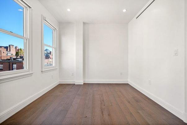 Empty room, Interior, Recessed Lighting, Wood Texture Flooring