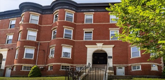 Exterior, Facade, Brick Facade, Rowhouse