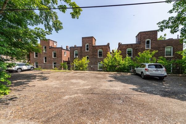 Exterior, Facade, Brick Facade, Rowhouse