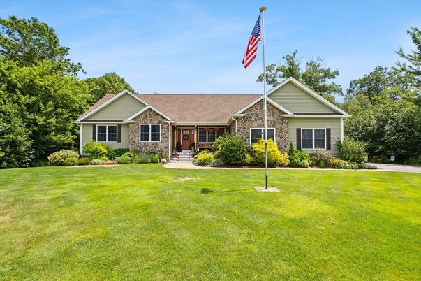 Exterior, Facade, Brick Facade, Ranch