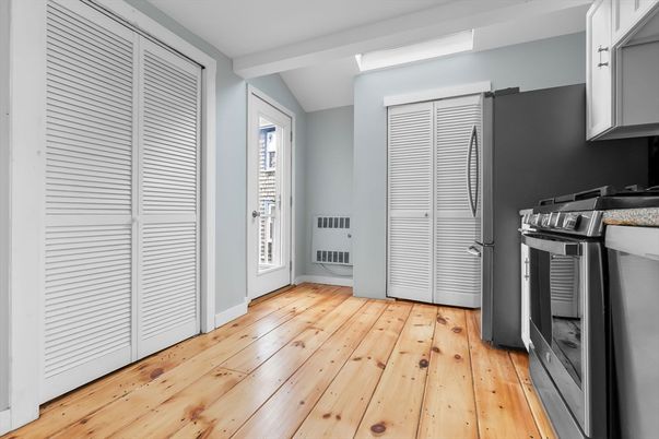 Interior, Kitchen, Washer, Wood Texture Flooring