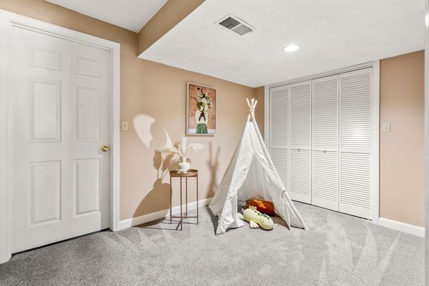 Empty room, Interior, Recessed Lighting