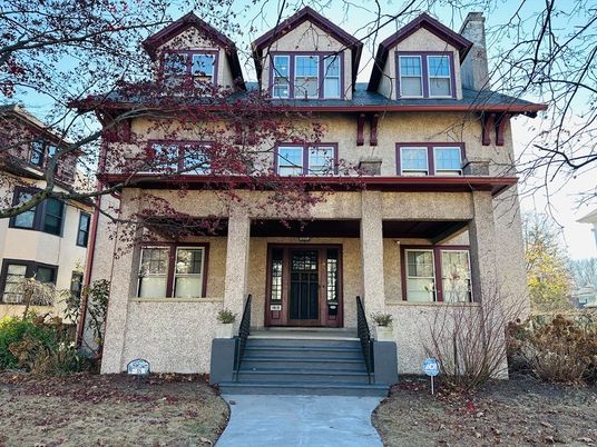 Exterior, Facade, American Foursquare