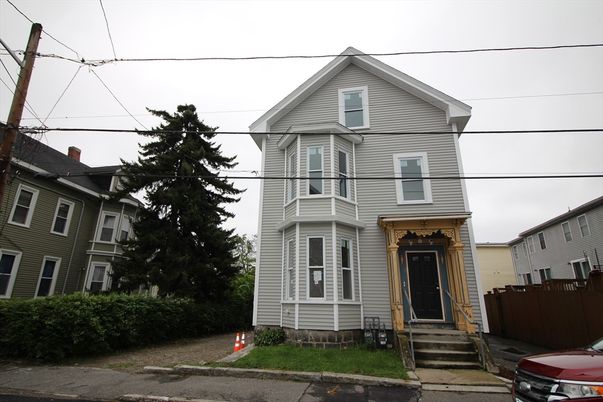 Exterior, Facade, Queen Anne Victorian