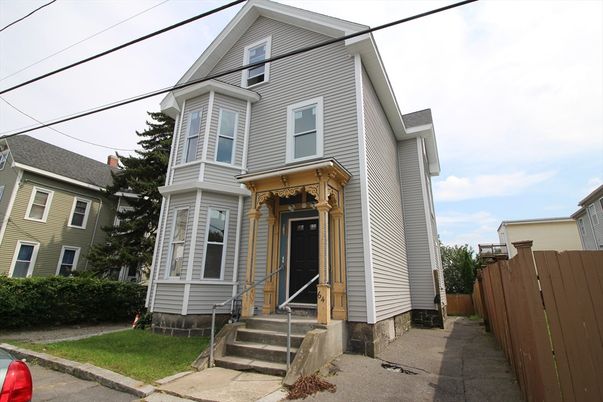 Exterior, Facade, Queen Anne Victorian