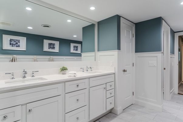 Bathroom, Dual Sink Vanities, Interior, Recessed Lighting