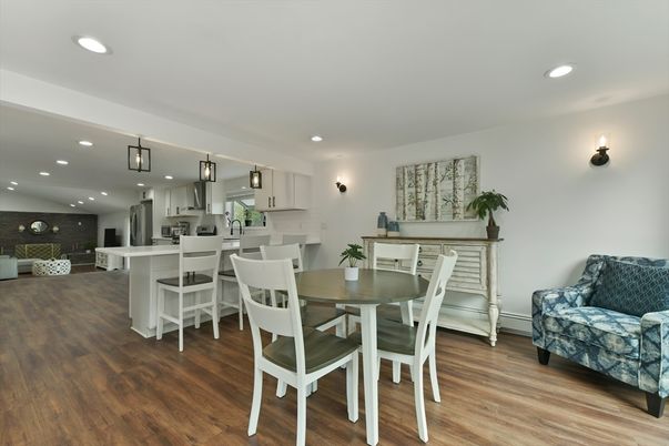 Dining room, Interior, Kitchen, Pendant Lights, Recessed Lighting, Wood Texture Flooring