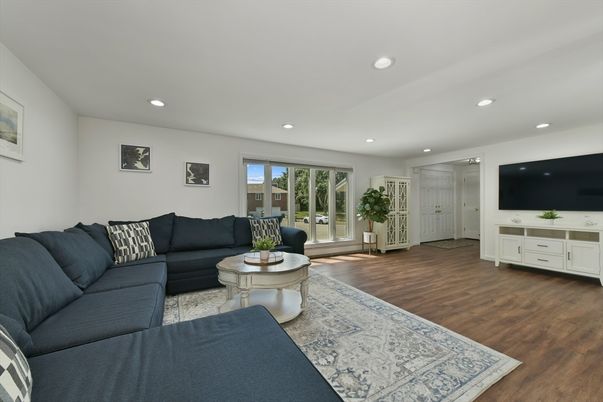 Interior, Living room, Recessed Lighting, Wood Texture Flooring