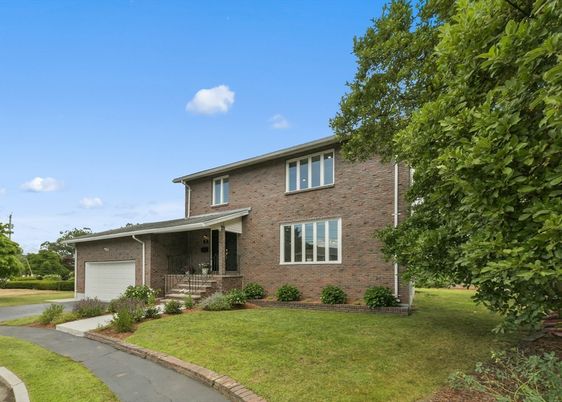 Attached, Exterior, Facade, Brick Facade, Split Level