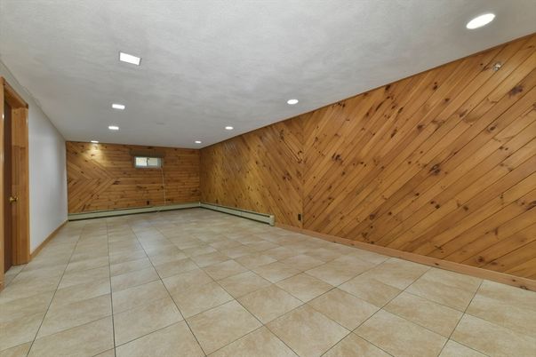 Empty room, Interior, Recessed Lighting, Wooden Walls