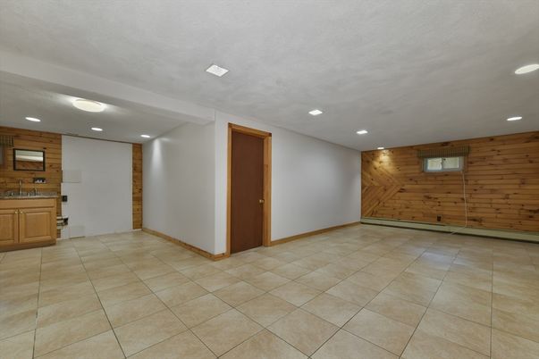 Empty room, Interior, Recessed Lighting, Wooden Walls