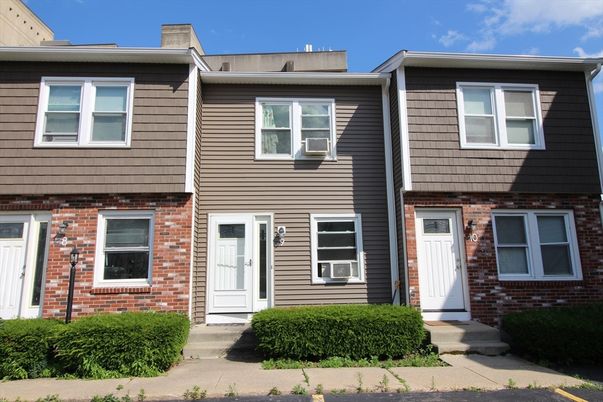 Exterior, Facade, Brick Facade, Rowhouse
