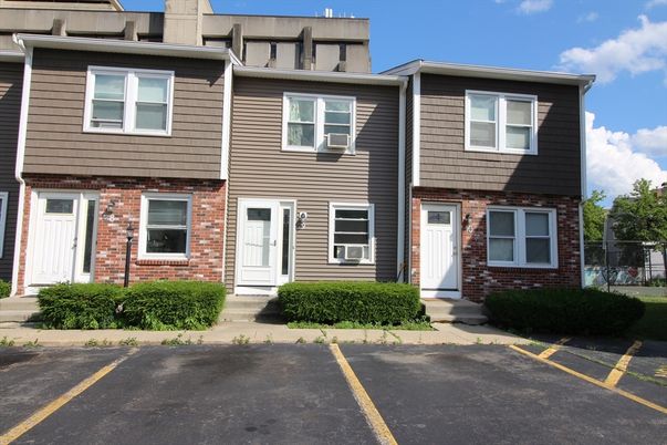 Exterior, Facade, Brick Facade, Rowhouse