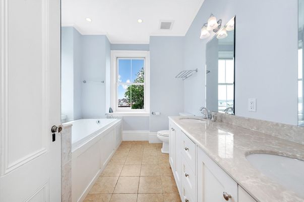Bathroom, Dual Sink Vanities, Interior, Recessed Lighting