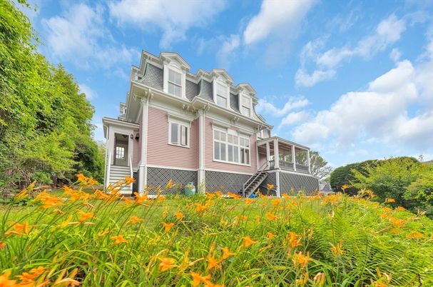 Exterior, Facade, Queen Anne Victorian