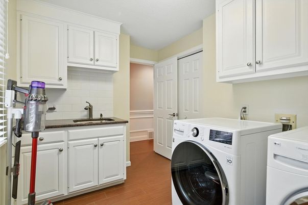 Interior, Washer, Wood Texture Flooring