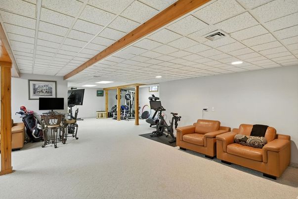 Fitness Equipment, Interior, Living room, Recessed Lighting, Wooden Beams