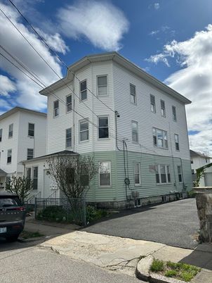 Exterior, Facade, Rowhouse