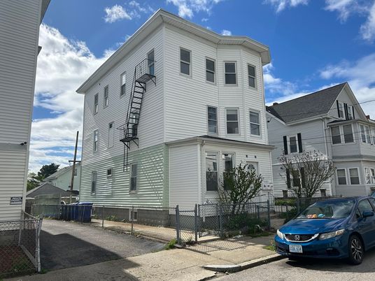 Exterior, Facade, Queen Anne Victorian