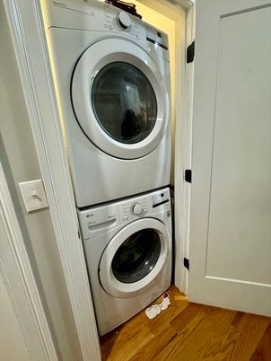 Interior, Utility Closets, Washer, Wood Texture Flooring