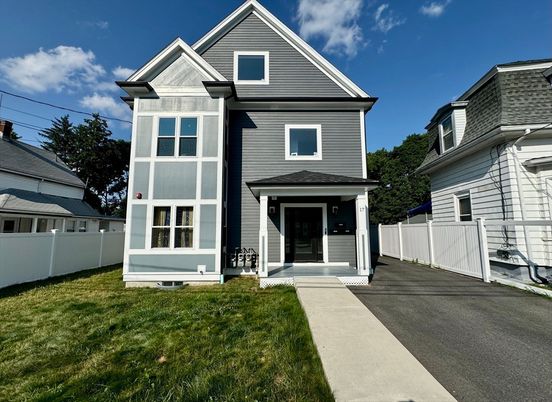 Exterior, Facade, Queen Anne Victorian