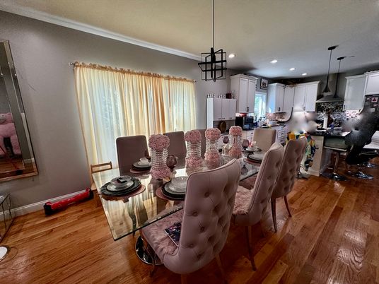 Dining room, Interior, Kitchen, Pendant Lights, Recessed Lighting, Wood Texture Flooring