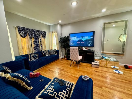 Interior, Living room, Recessed Lighting, Wood Texture Flooring