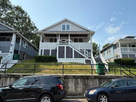 Exterior, Facade, Queen Anne Victorian