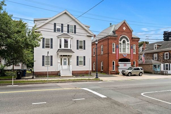 Exterior, Facade, Brick Facade, Queen Anne Victorian