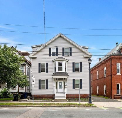 Exterior, Facade, Queen Anne Victorian