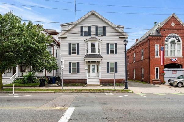 Exterior, Facade, Brick Facade, Queen Anne Victorian