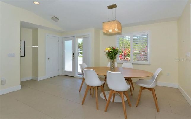 Dining room, Interior, Pendant Lights, Recessed Lighting