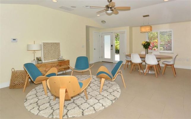 Dining room, Interior, Pendant Lights, Recessed Lighting